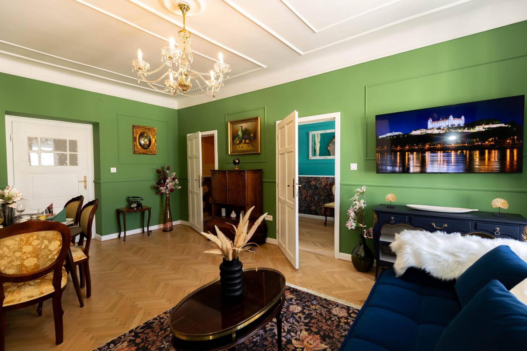 New, Stylish And Spacious Apartment Братислава Екстериор снимка