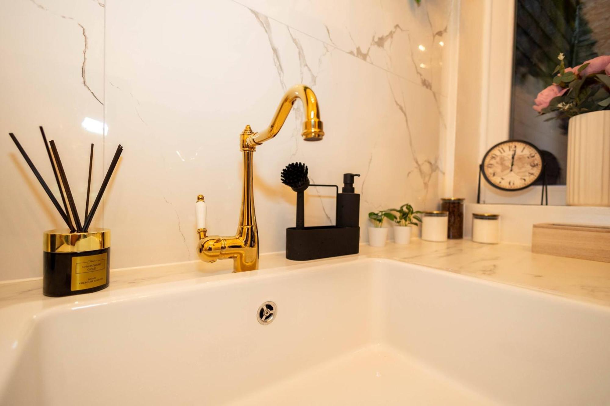 New, Stylish And Spacious Apartment Братислава Екстериор снимка