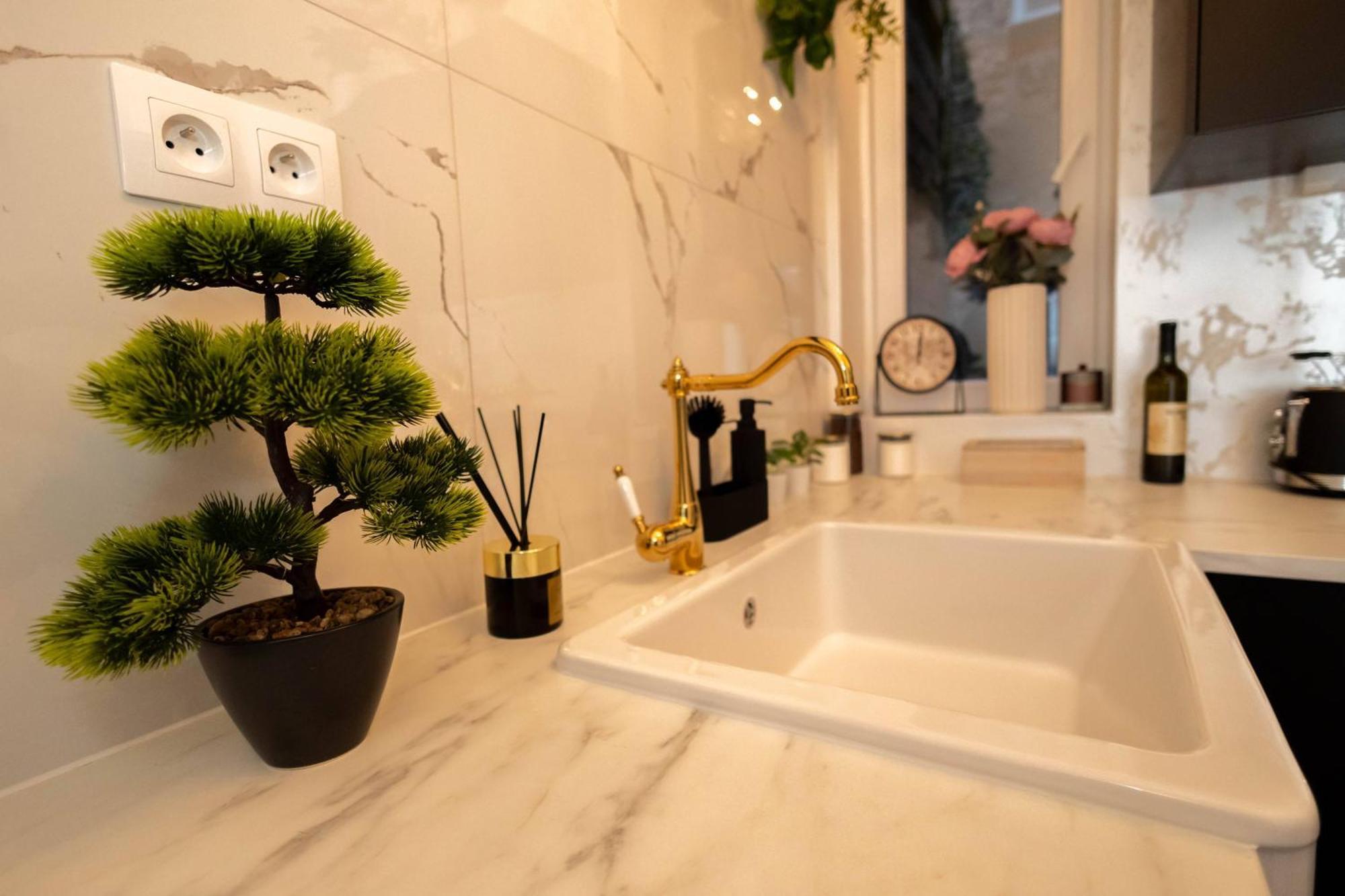 New, Stylish And Spacious Apartment Братислава Екстериор снимка