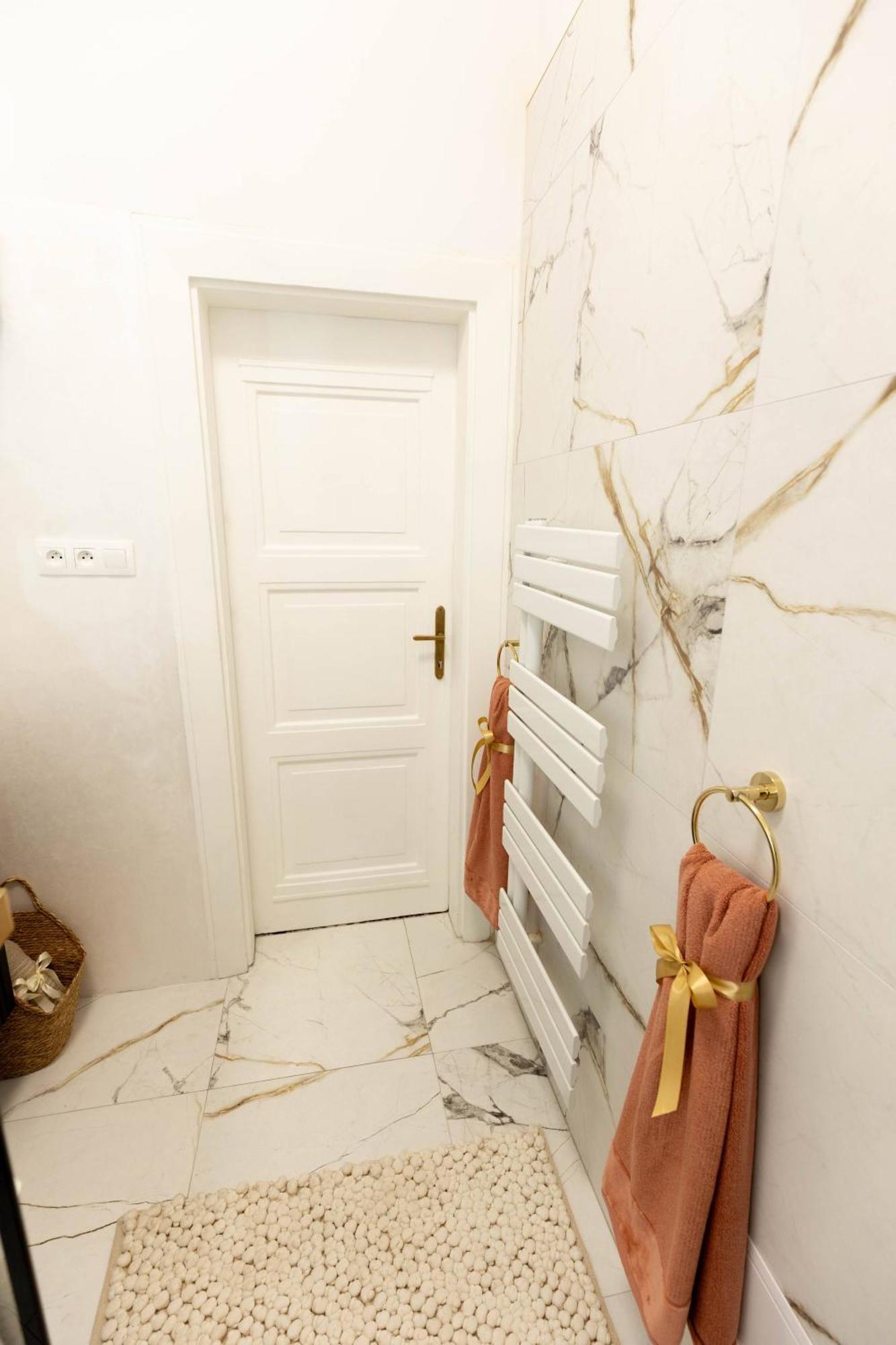 New, Stylish And Spacious Apartment Братислава Екстериор снимка