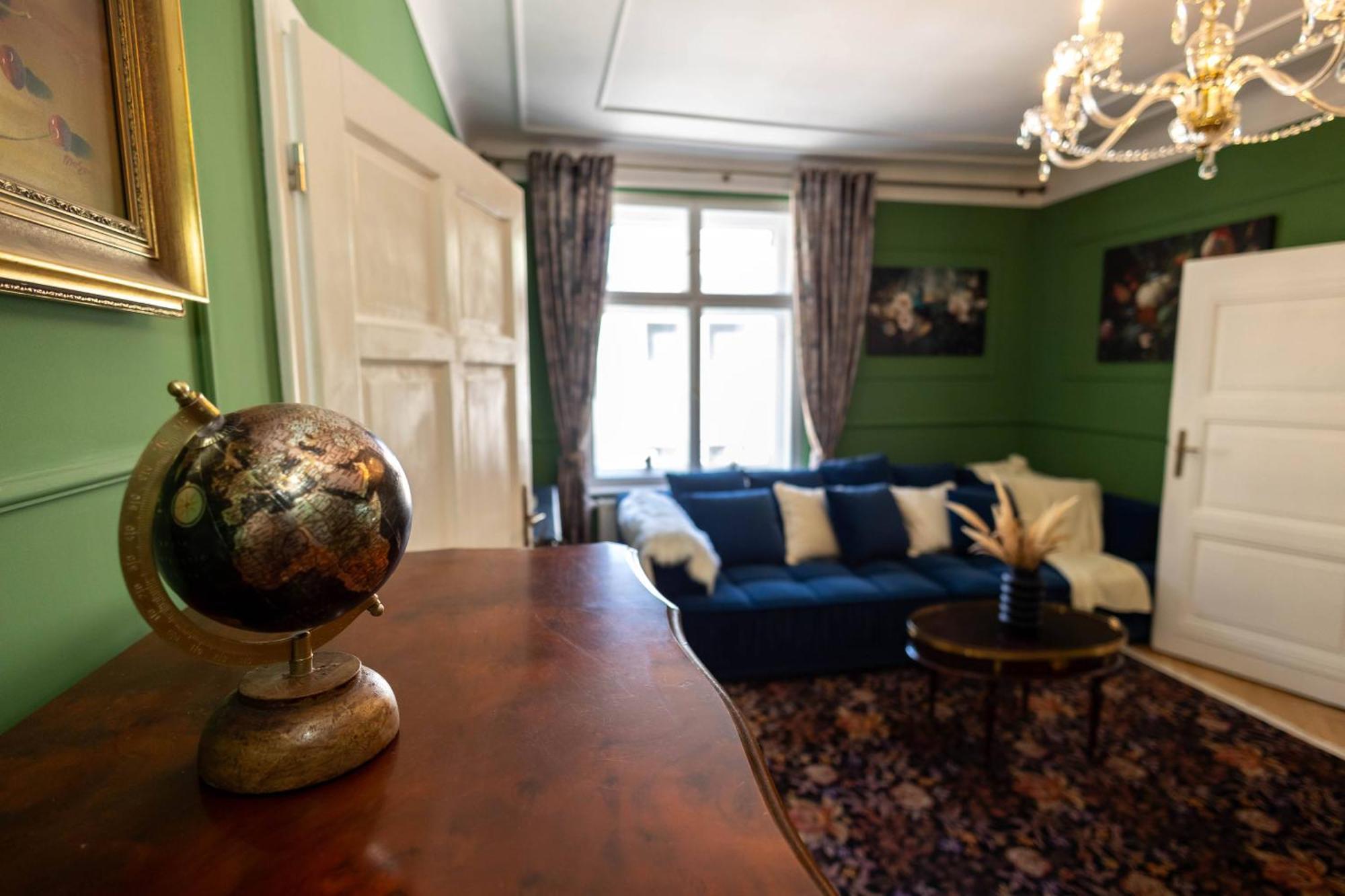 New, Stylish And Spacious Apartment Братислава Екстериор снимка